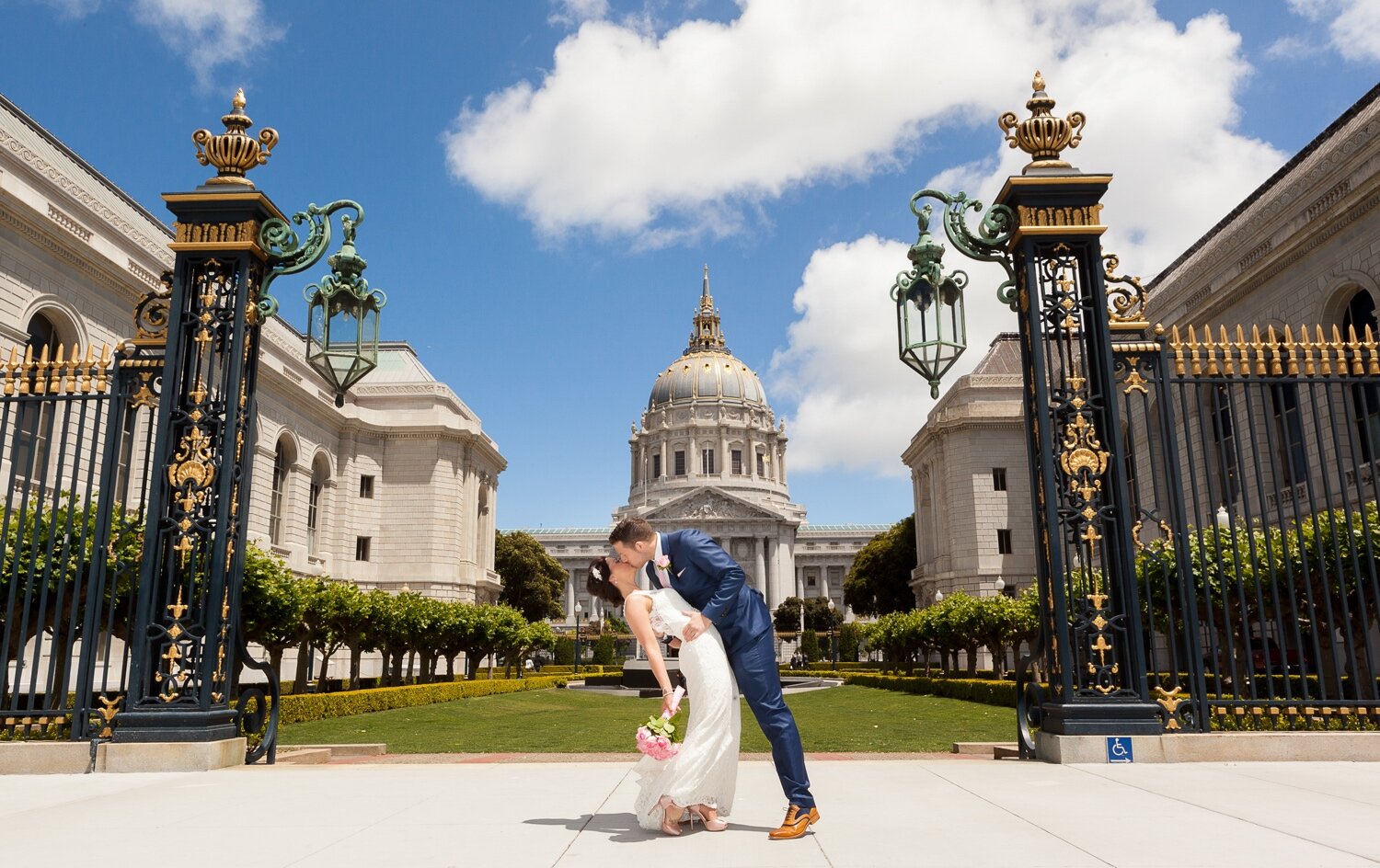 15_San_Francisco_City_Hall_Wedding (18).jpg