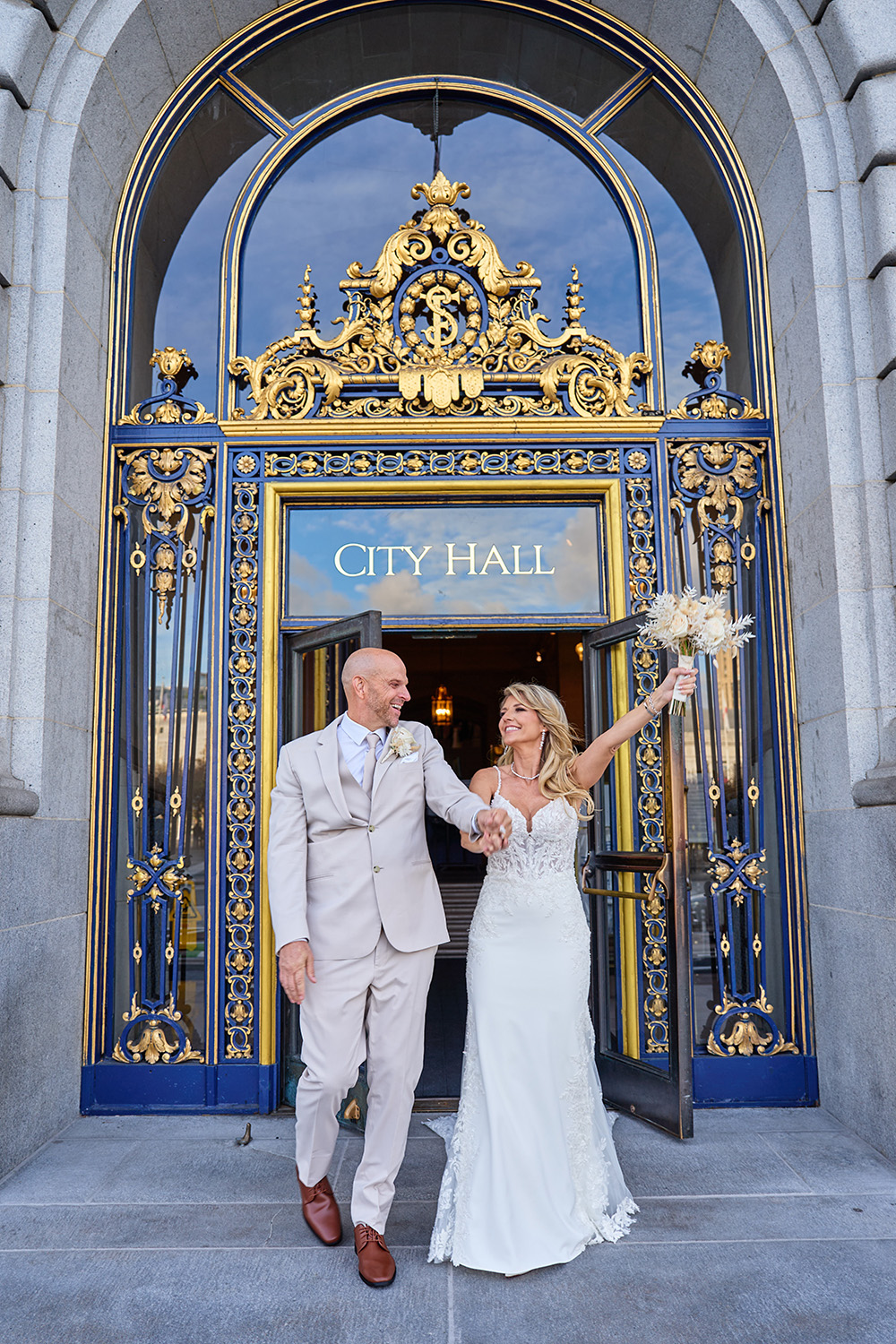 San Francisco City Hall Larger Wedding Photography
